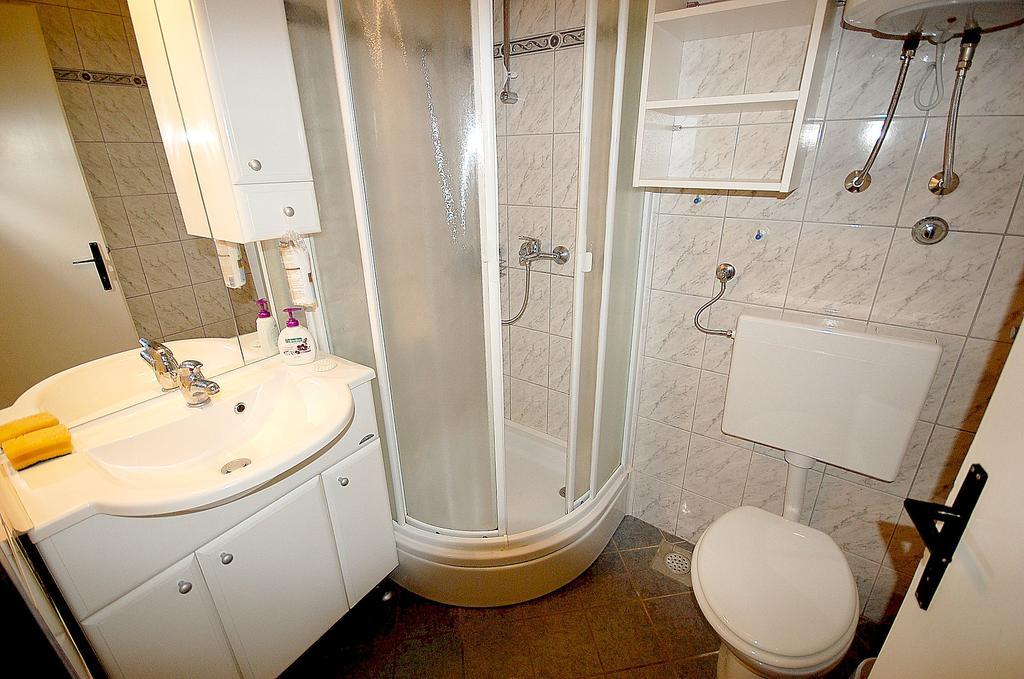 Apartments Jakobi By El-Pi Tours Njivice Δωμάτιο φωτογραφία