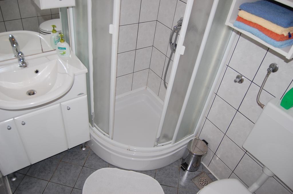 Apartments Jakobi By El-Pi Tours Njivice Δωμάτιο φωτογραφία