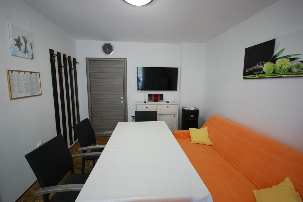 Apartments Jakobi By El-Pi Tours Njivice Εξωτερικό φωτογραφία