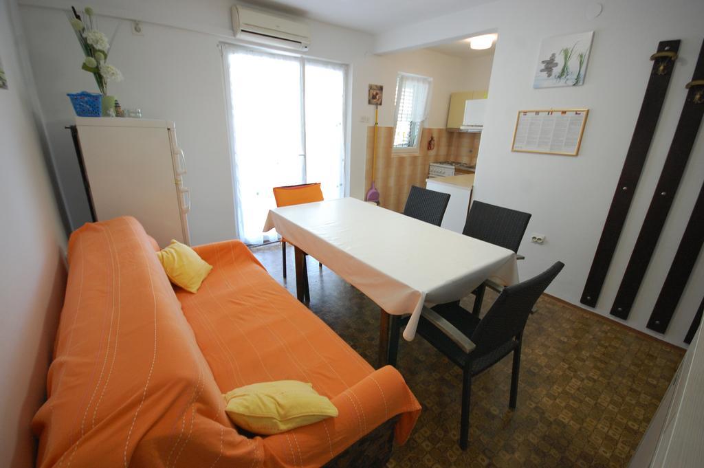Apartments Jakobi By El-Pi Tours Njivice Εξωτερικό φωτογραφία