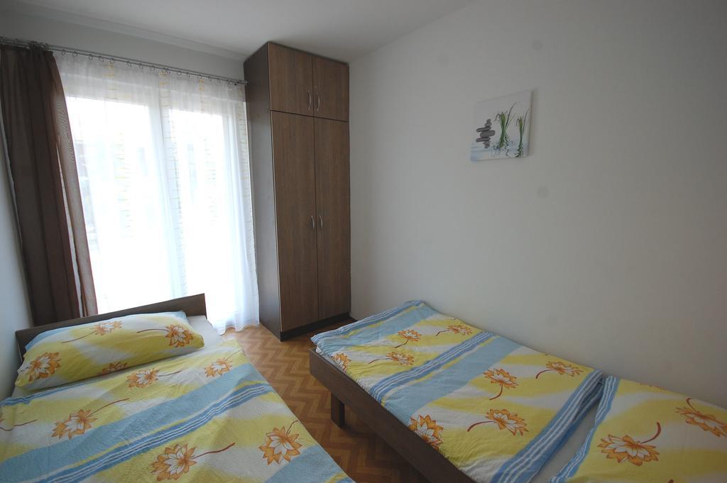 Apartments Jakobi By El-Pi Tours Njivice Εξωτερικό φωτογραφία