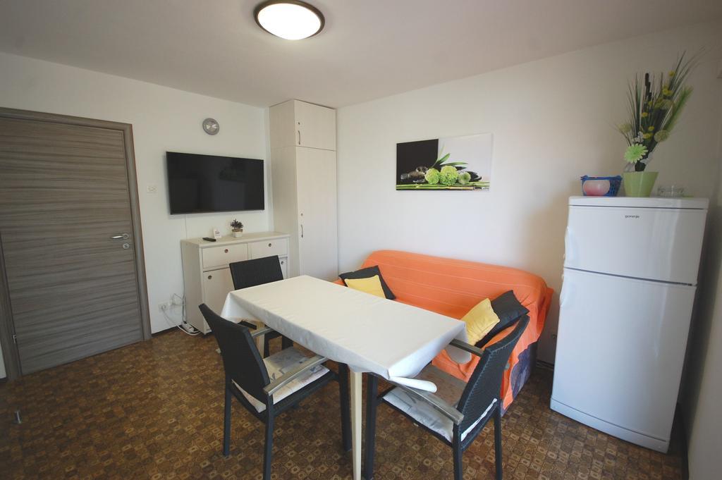 Apartments Jakobi By El-Pi Tours Njivice Εξωτερικό φωτογραφία