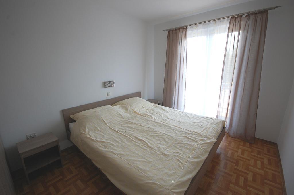 Apartments Jakobi By El-Pi Tours Njivice Εξωτερικό φωτογραφία