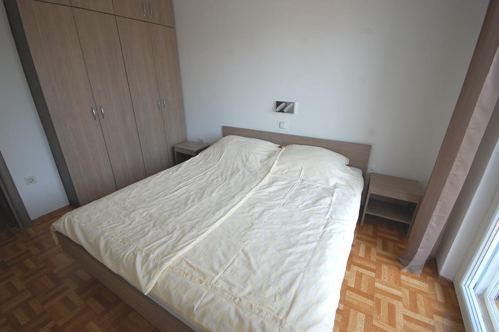 Apartments Jakobi By El-Pi Tours Njivice Εξωτερικό φωτογραφία